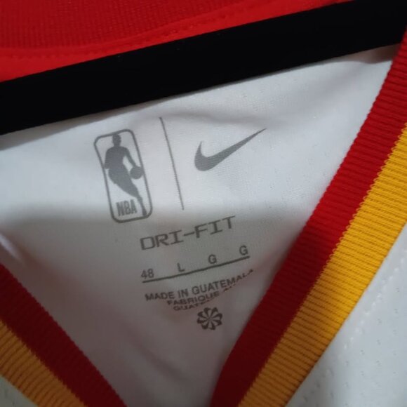 Signed NIKE SWINGMAN NBA ATL HAWKS Trae Young Jersey SIZE L - Picture 4 of 5